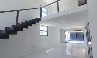 VENTA DE CASA EN ESQUINA CON ALBERCA FRACC. LOMAS RESIDENCIAL ALVARADO VERACRUZ