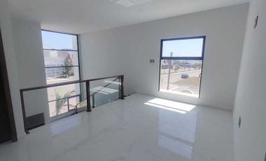 VENTA DE CASA EN ESQUINA CON ALBERCA FRACC. LOMAS RESIDENCIAL ALVARADO VERACRUZ
