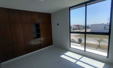 VENTA DE CASA EN ESQUINA CON ALBERCA FRACC. LOMAS RESIDENCIAL ALVARADO VERACRUZ