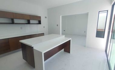 VENTA DE CASA EN ESQUINA CON ALBERCA FRACC. LOMAS RESIDENCIAL ALVARADO VERACRUZ