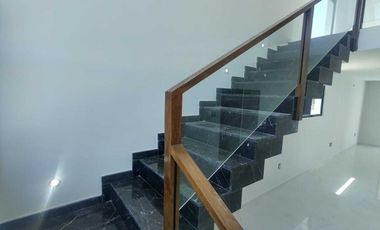 VENTA DE CASA EN ESQUINA CON ALBERCA FRACC. LOMAS RESIDENCIAL ALVARADO VERACRUZ