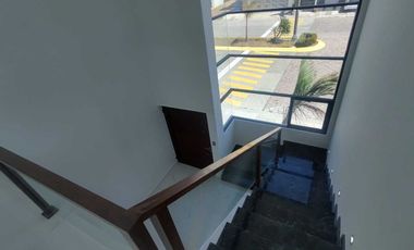 VENTA DE CASA EN ESQUINA CON ALBERCA FRACC. LOMAS RESIDENCIAL ALVARADO VERACRUZ