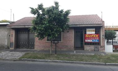 Casa para 2 Familias en venta en Ezpeleta Este