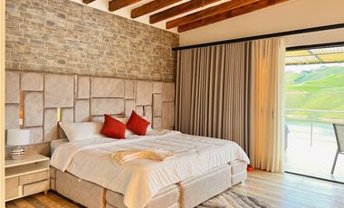 Live the Dream: House with incredible views in Guatape