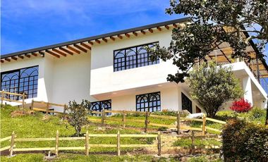 Live the Dream: House with incredible views in Guatape
