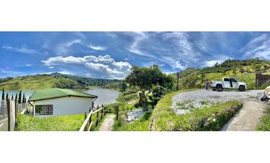 Live the Dream: House with incredible views in Guatape