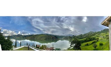 Live the Dream: House with incredible views in Guatape