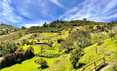 Live the Dream: House with incredible views in Guatape