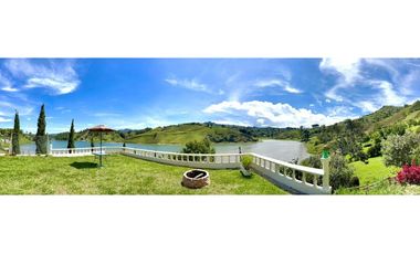 Live the Dream: House with incredible views in Guatape