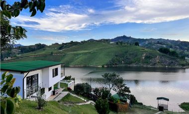 Live the Dream: House with incredible views in Guatape