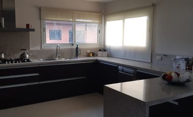 Casa en venta en Barrio Sarmiento