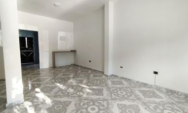 casa-local en arriendo en las moras. Cod A26468