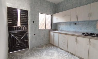 casa-local en arriendo en las moras. Cod A26468