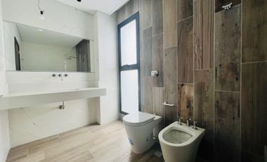 VENTA CASA 2 PLANTAS TIPAS NORDELTA PISCINA PARRIL