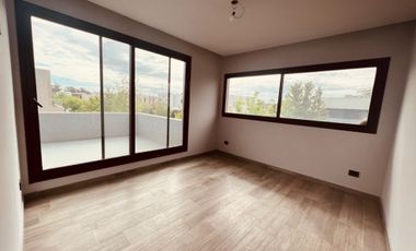 VENTA CASA 2 PLANTAS TIPAS NORDELTA PISCINA PARRIL