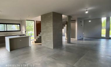 VENTA CASA 2 PLANTAS TIPAS NORDELTA PISCINA PARRIL