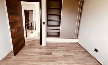 VENTA CASA 2 PLANTAS TIPAS NORDELTA PISCINA PARRIL