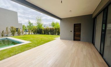 VENTA CASA 2 PLANTAS TIPAS NORDELTA PISCINA PARRIL