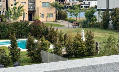 VENTA CASA 2 PLANTAS TIPAS NORDELTA PISCINA PARRIL