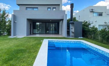 VENTA CASA 2 PLANTAS TIPAS NORDELTA PISCINA PARRIL