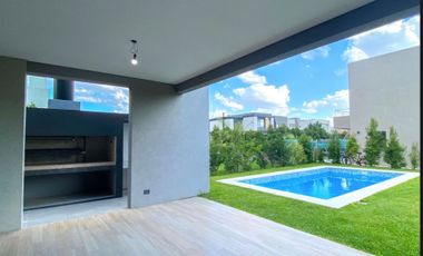 VENTA CASA 2 PLANTAS TIPAS NORDELTA PISCINA PARRIL