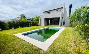 VENTA CASA 2 PLANTAS TIPAS NORDELTA PISCINA PARRIL