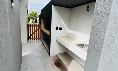 VENTA CASA 2 PLANTAS TIPAS NORDELTA PISCINA PARRIL