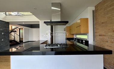 casa en arriendo en loma del atravesado. Cod A776687