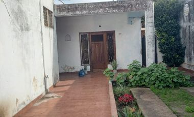 Casa  2 dormitorios c/ cochera en Ituzaingó Norte