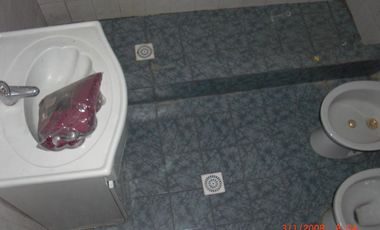 PROPIEDAD MULTIFAMILIAR AL FONDO CON ENTRADA DE AUTO