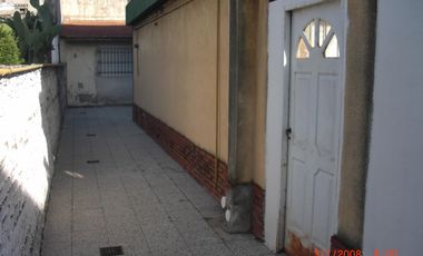 PROPIEDAD MULTIFAMILIAR AL FONDO CON ENTRADA DE AUTO