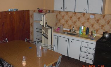 PROPIEDAD MULTIFAMILIAR AL FONDO CON ENTRADA DE AUTO