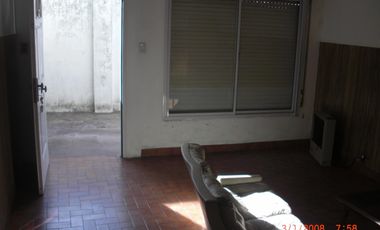 PROPIEDAD MULTIFAMILIAR AL FONDO CON ENTRADA DE AUTO