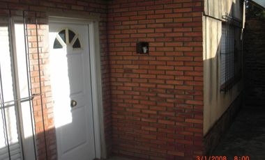 PROPIEDAD MULTIFAMILIAR AL FONDO CON ENTRADA DE AUTO