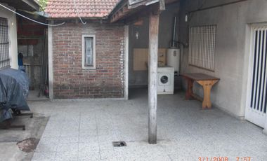 PROPIEDAD MULTIFAMILIAR AL FONDO CON ENTRADA DE AUTO