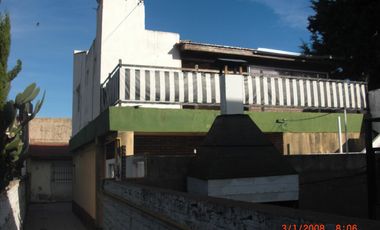 PROPIEDAD MULTIFAMILIAR AL FONDO CON ENTRADA DE AUTO