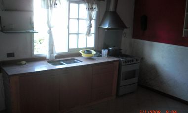 PROPIEDAD MULTIFAMILIAR AL FONDO CON ENTRADA DE AUTO