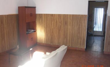 PROPIEDAD MULTIFAMILIAR AL FONDO CON ENTRADA DE AUTO