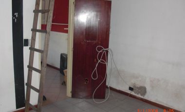 PROPIEDAD MULTIFAMILIAR AL FONDO CON ENTRADA DE AUTO