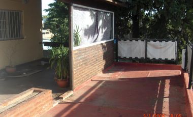 PROPIEDAD MULTIFAMILIAR AL FONDO CON ENTRADA DE AUTO