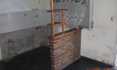 PROPIEDAD MULTIFAMILIAR AL FONDO CON ENTRADA DE AUTO