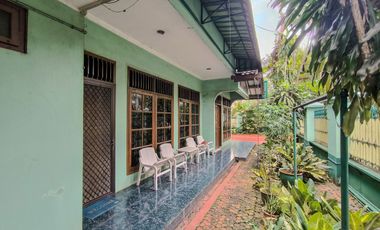 Rumah 9 Kamar Tidur Hadap Utara 9 Menit ke Lippo Mall Puri J-46206
