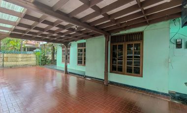 Rumah 9 Kamar Tidur Hadap Utara 9 Menit ke Lippo Mall Puri J-46206