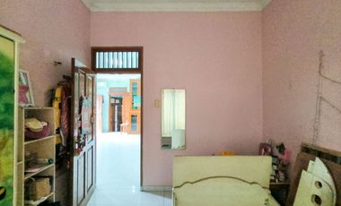 Rumah 9 Kamar Tidur Hadap Utara 9 Menit ke Lippo Mall Puri J-46206