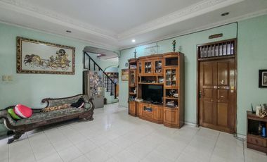 Rumah 9 Kamar Tidur Hadap Utara 9 Menit ke Lippo Mall Puri J-46206