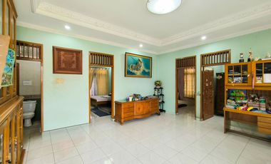 Rumah 9 Kamar Tidur Hadap Utara 9 Menit ke Lippo Mall Puri J-46206