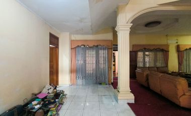 Rumah 9 Kamar Tidur Hadap Utara 9 Menit ke Lippo Mall Puri J-46206