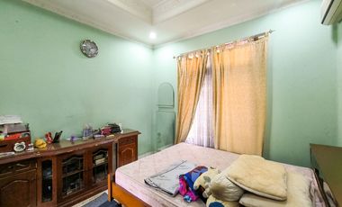 Rumah 9 Kamar Tidur Hadap Utara 9 Menit ke Lippo Mall Puri J-46206