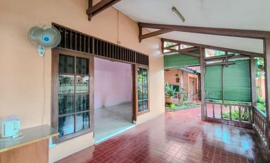 Rumah 9 Kamar Tidur Hadap Utara 9 Menit ke Lippo Mall Puri J-46206