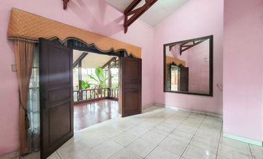Rumah 9 Kamar Tidur Hadap Utara 9 Menit ke Lippo Mall Puri J-46206